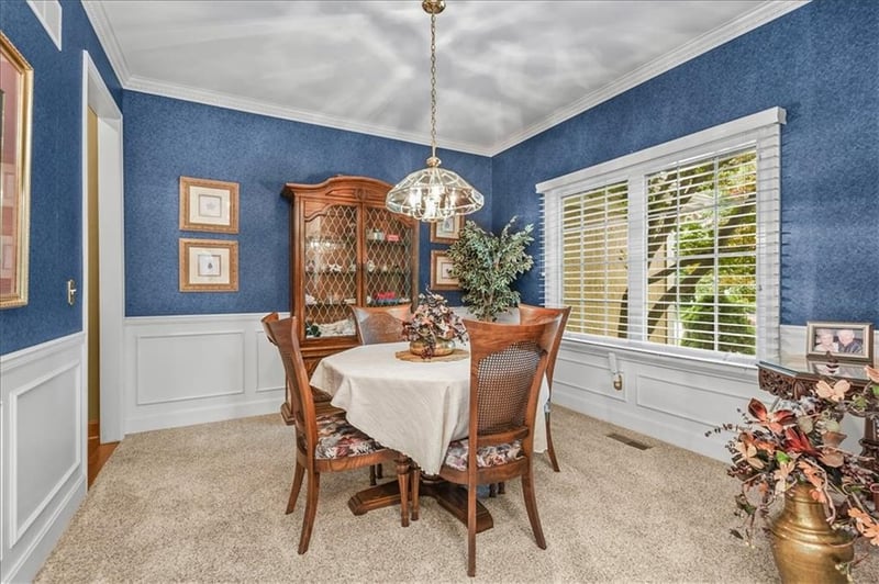 240 Winterpark Cir, Lee's Summit, MO 64081