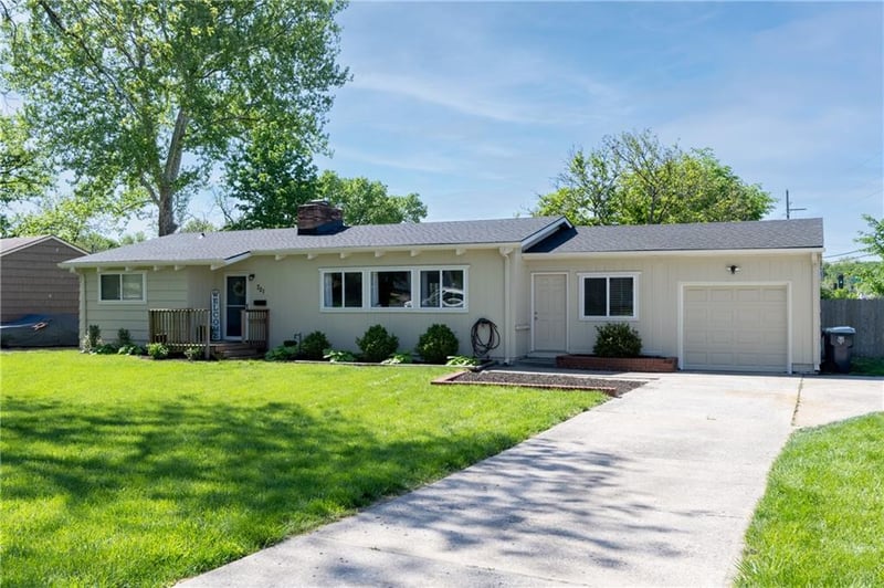 701 98th St, Kansas City, MO 64131