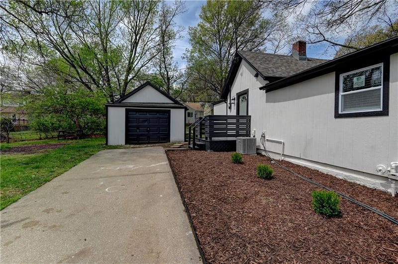 7126 Main St, Kansas City, MO 64114
