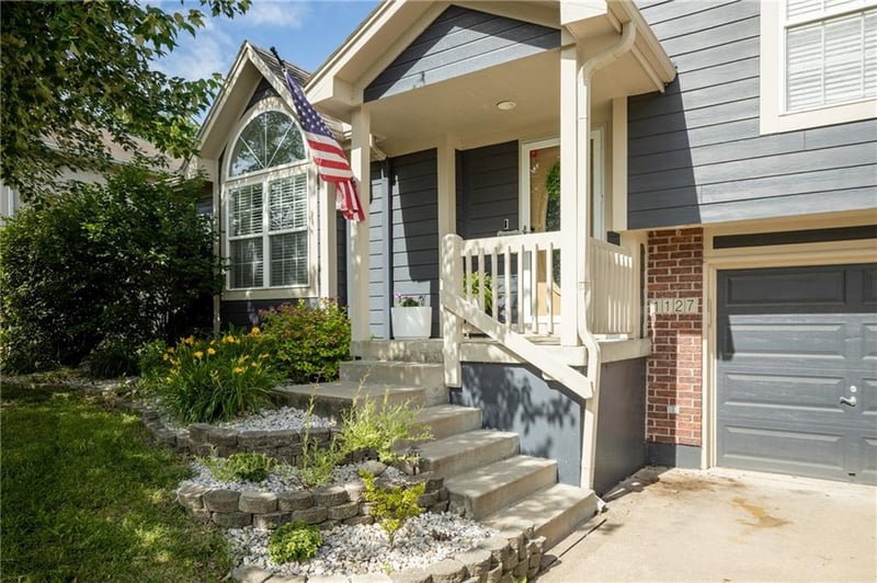 1127 Eastridge Dr, Blue Springs, MO 64014