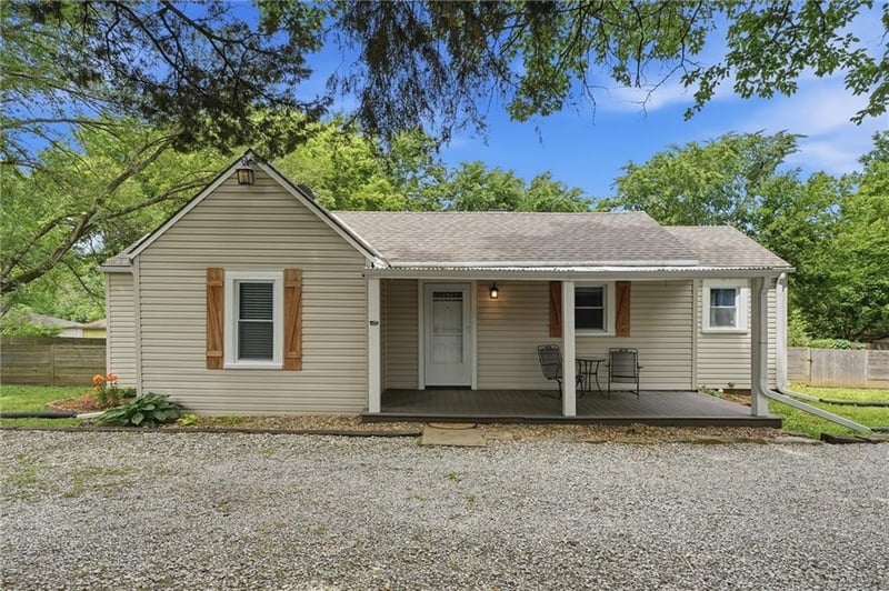 301 Moreland School Rd, Blue Springs, MO 64014