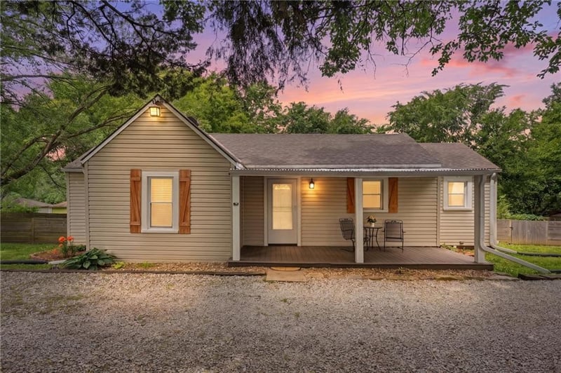 301 Moreland School Rd, Blue Springs, MO 64014