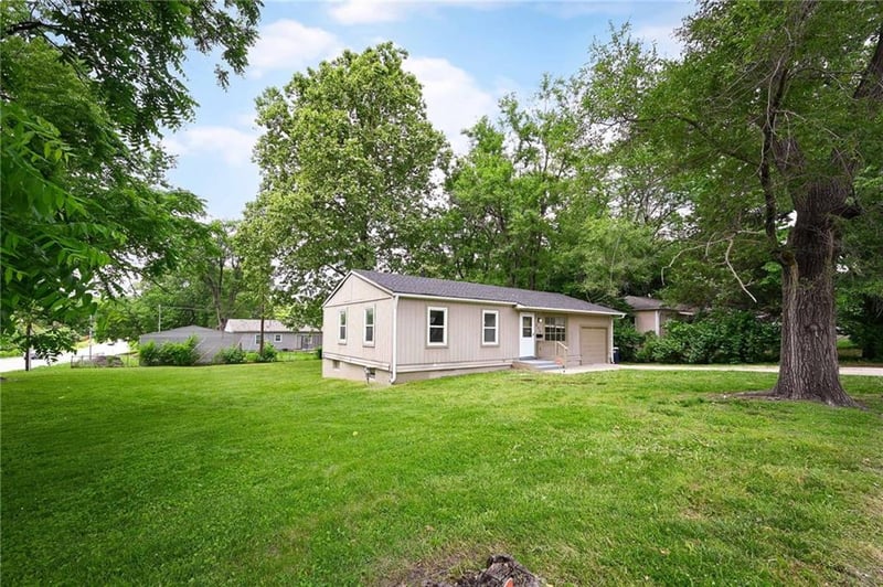 9416 Stark Ave, Kansas City, MO 64138
