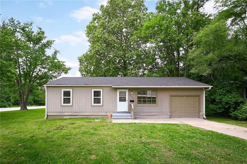 9416 Stark Ave, Kansas City, MO 64138
