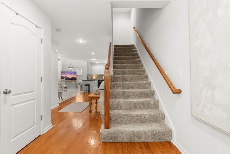 1207 Arborway Dr, Lee's Summit, MO 64082