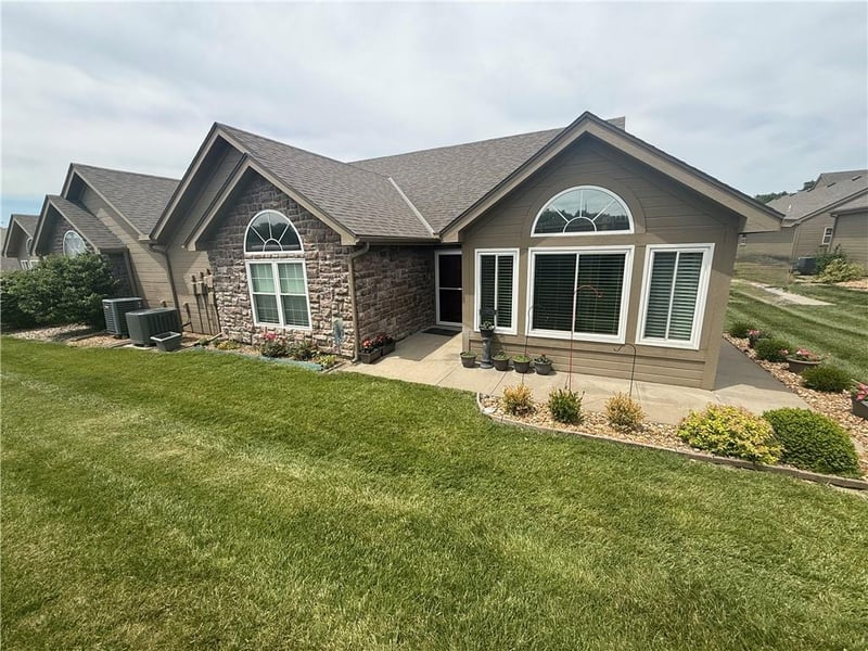 705 65th Ter, Gladstone, MO 64118