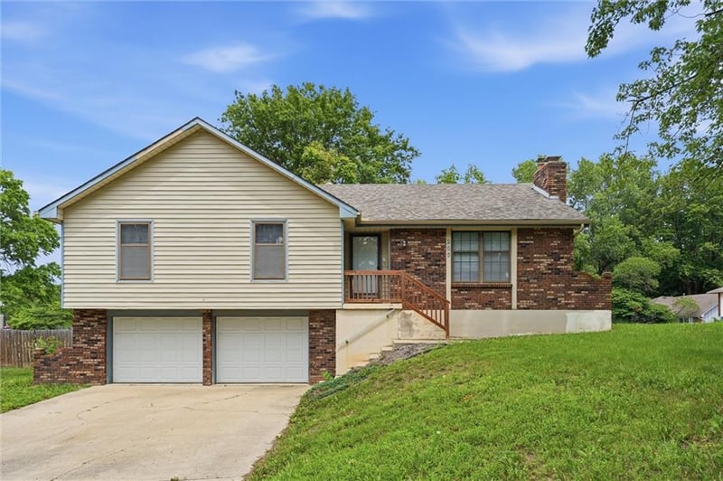 205 Moreland School Rd, Blue Springs, MO 64014