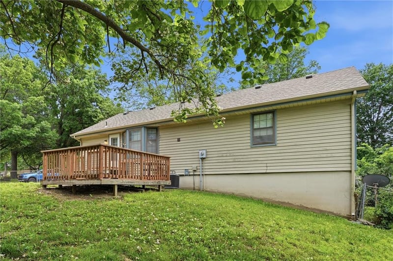 205 Moreland School Rd, Blue Springs, MO 64014