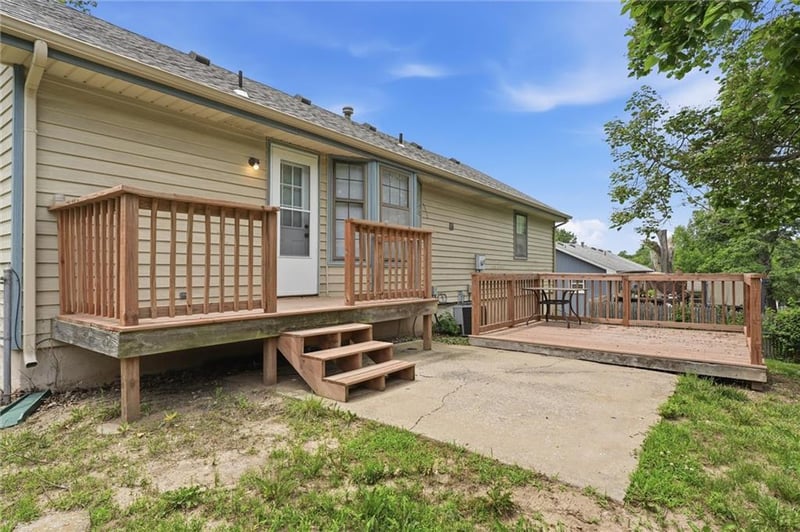 205 Moreland School Rd, Blue Springs, MO 64014