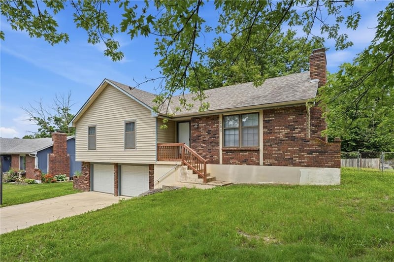 205 Moreland School Rd, Blue Springs, MO 64014