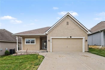 12216 N Pomona Ln, Kansas City, MO 64163