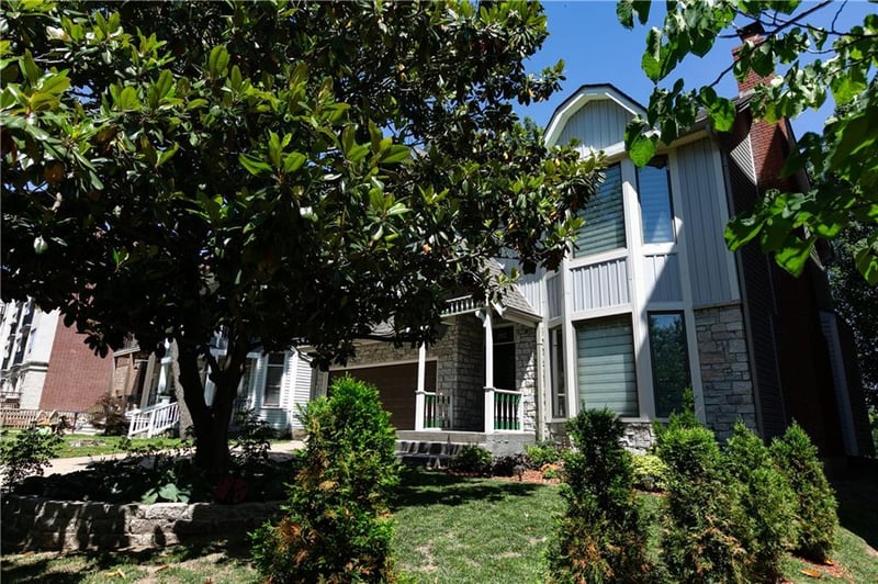 240 E 30th St, Kansas City, MO 64108