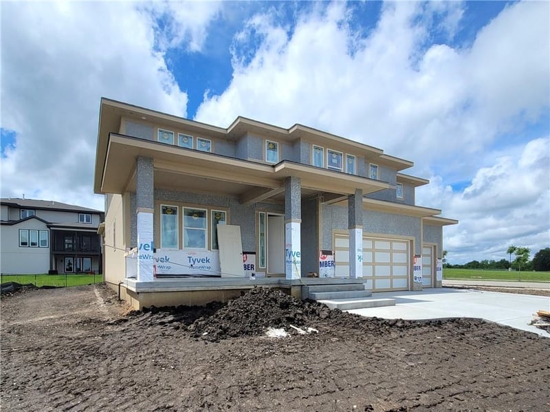 18220 Monrovia St, Overland Park, KS 66013