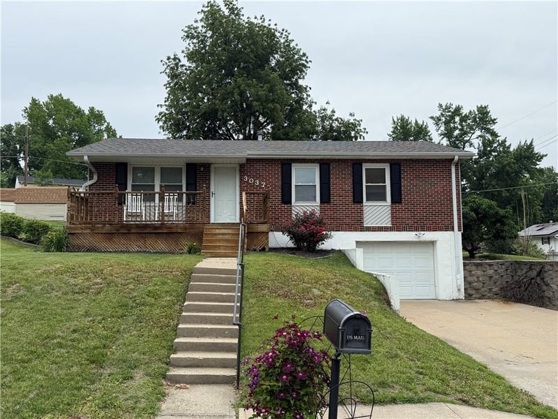 3037 Floyd Ave, St Joseph, MO 64506