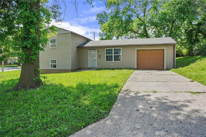 5260 Cypress Ave, Kansas City, MO 64130