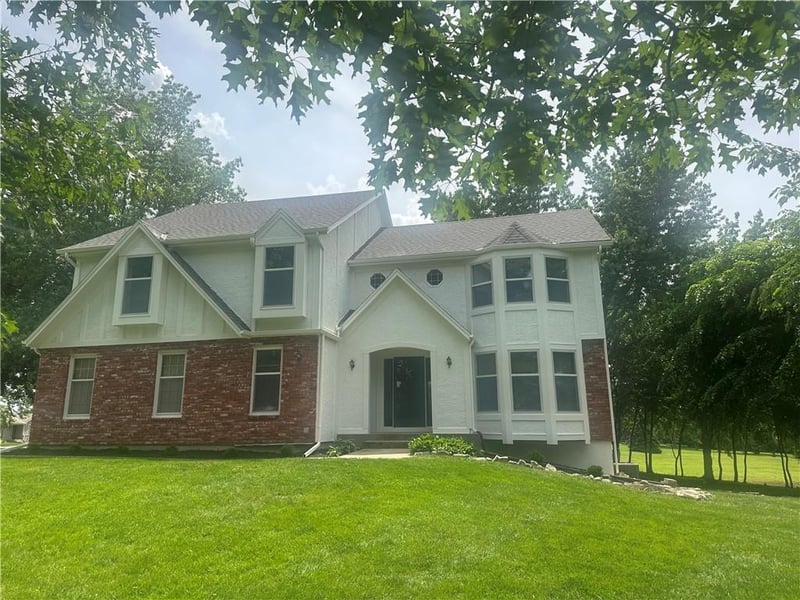 16720 Grandview St, Overland Park, KS 66085