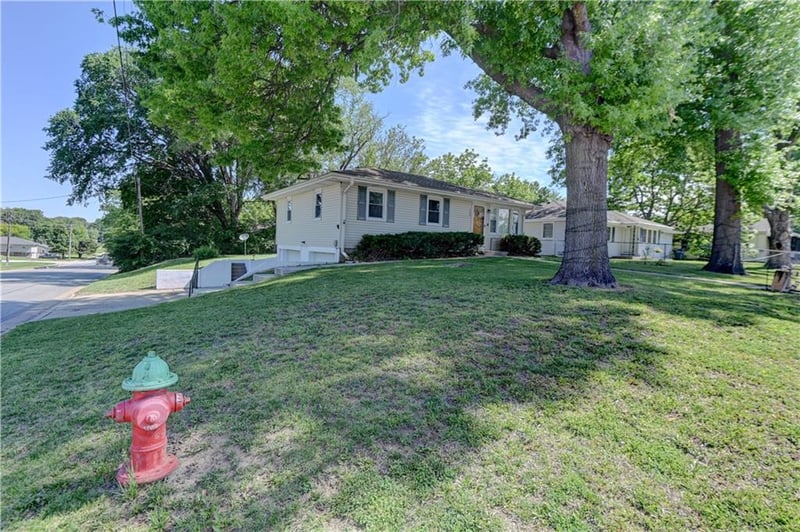 1946 Cherokee St, Leavenworth, KS 66048