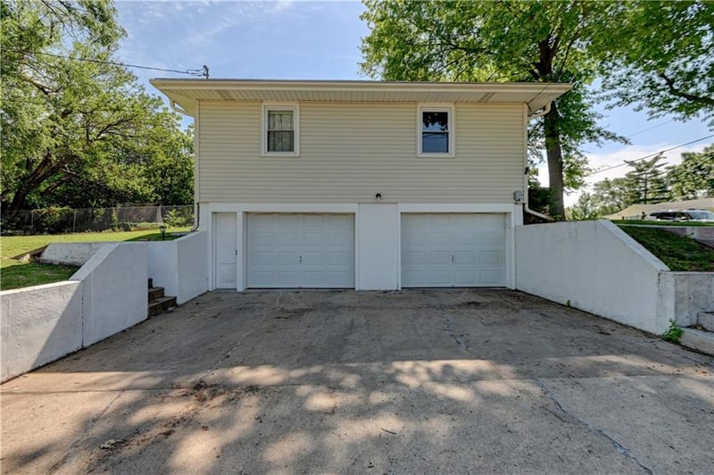 1946 Cherokee St, Leavenworth, KS 66048