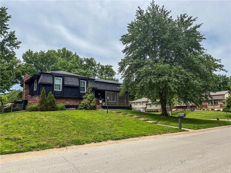 4928 Fisk Ave, Kansas City, MO 64151