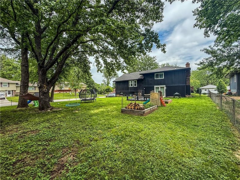 4928 Fisk Ave, Kansas City, MO 64151