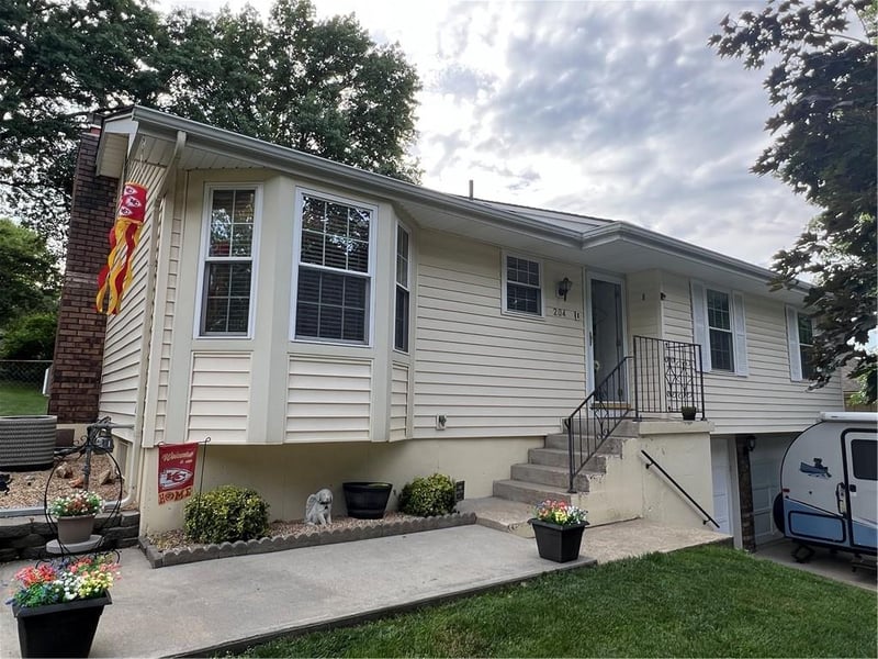 204 Holder Rd, Independence, MO 64050