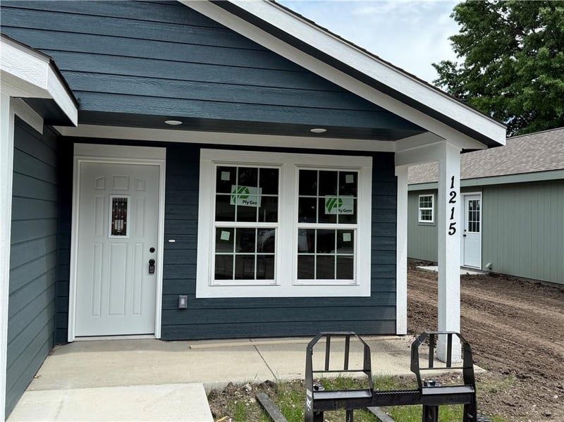1215 Maple St, Ottawa, KS 66067