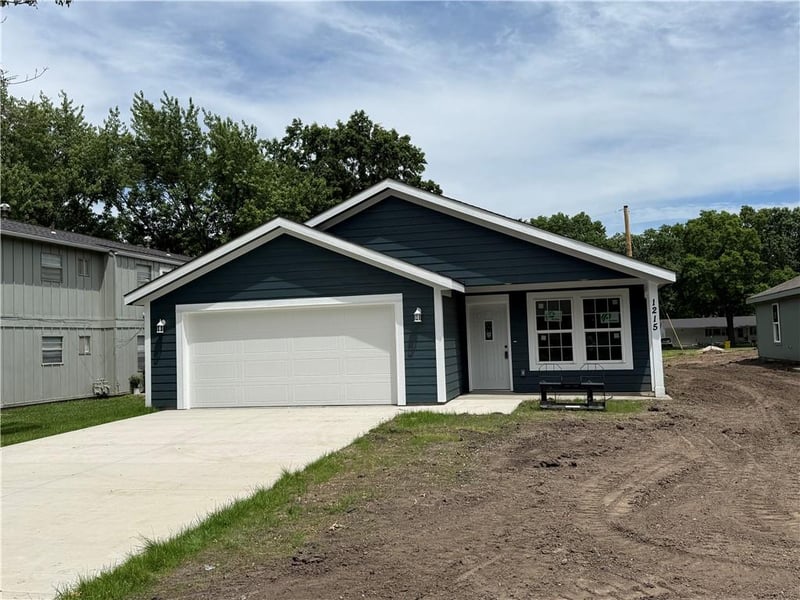 1215 Maple St, Ottawa, KS 66067