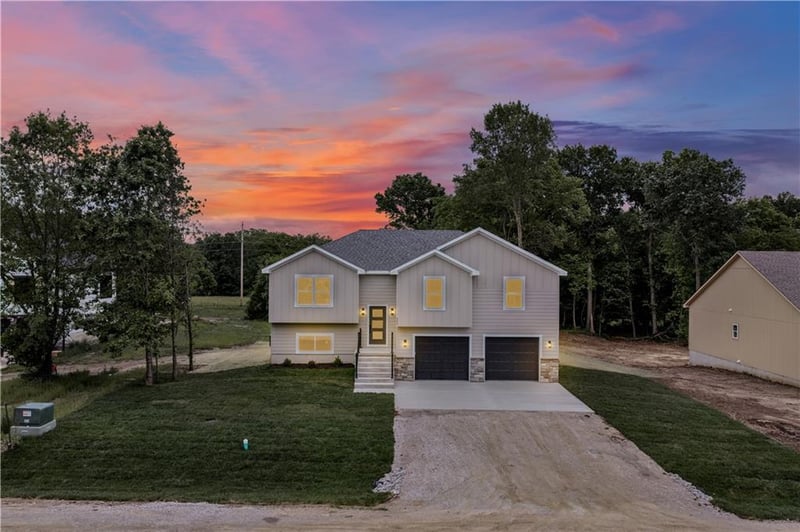 303 Warrensburg Rd, Warrensburg, MO 64093