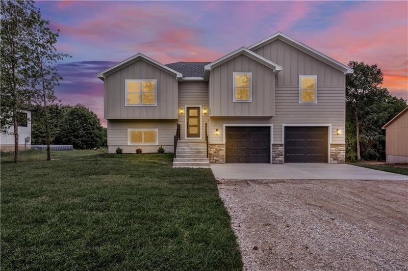 303 Warrensburg Rd, Warrensburg, MO 64093
