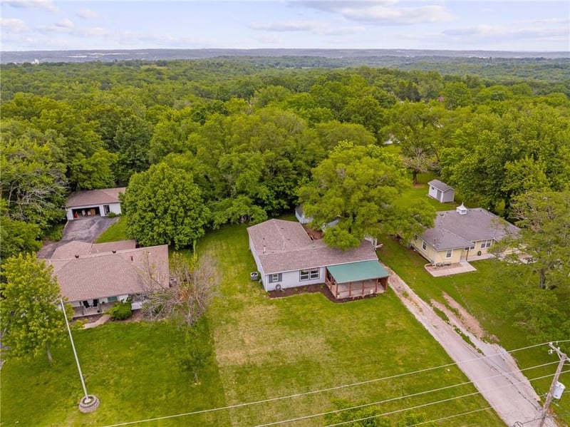 6338 Oak Grove Rd, Kansas City, KS 66106