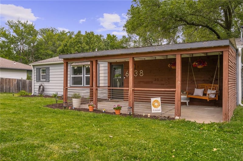 6338 Oak Grove Rd, Kansas City, KS 66106
