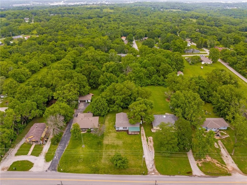6338 Oak Grove Rd, Kansas City, KS 66106