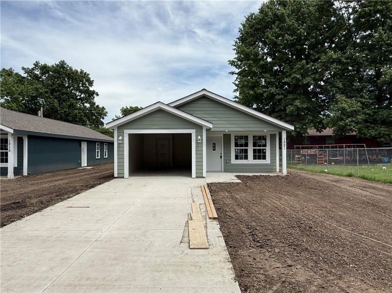 1221 Maple St, Ottawa, KS 66067