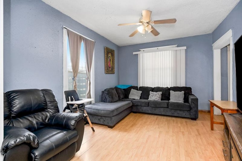 4614 10th St, Kansas City, MO 64127