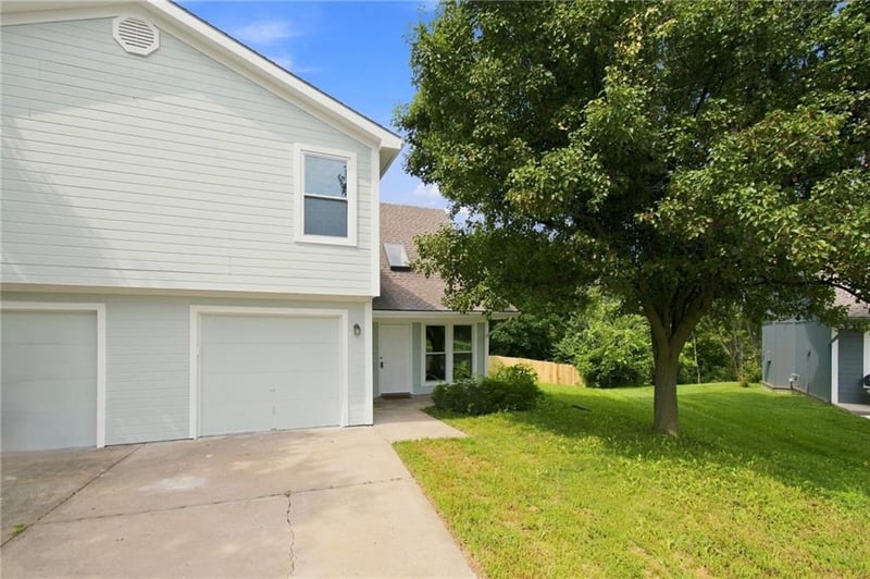 760 Spring Cir, Liberty, MO 64068