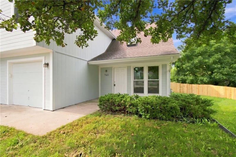 760 Spring Cir, Liberty, MO 64068