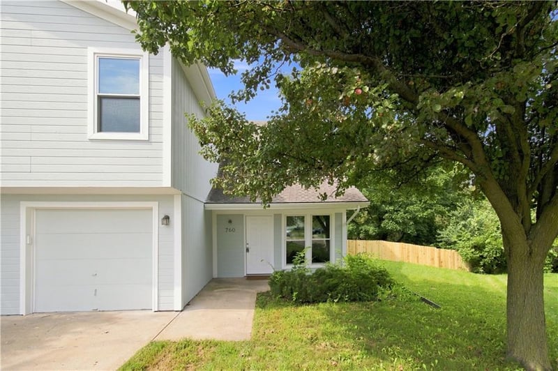 760 Spring Cir, Liberty, MO 64068