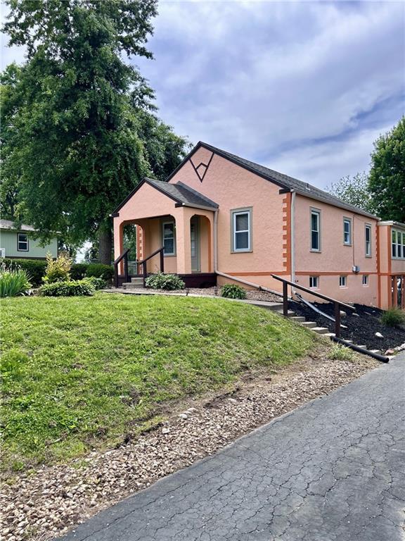 1816 40th St, St Joseph, MO 64507