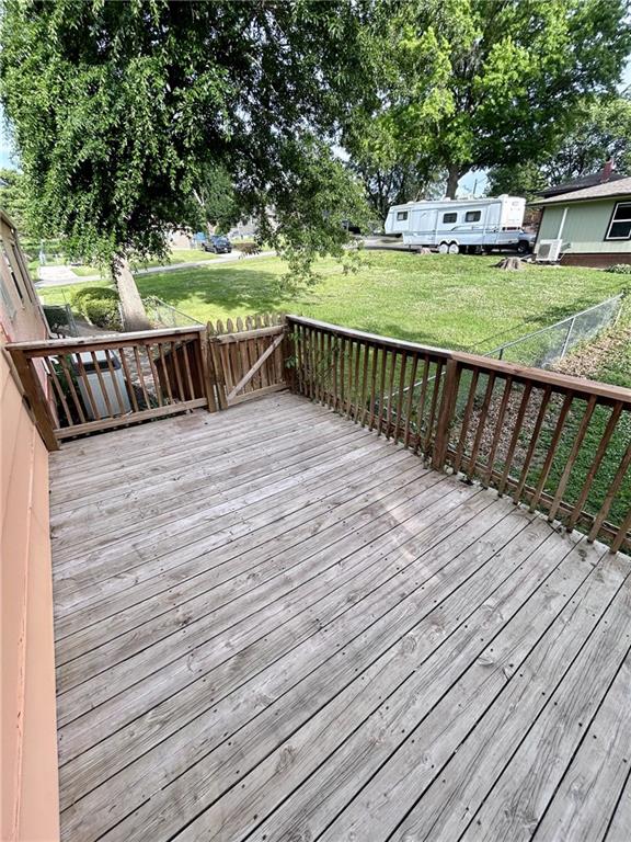 1816 South 40th St, St Joseph, MO 64507
