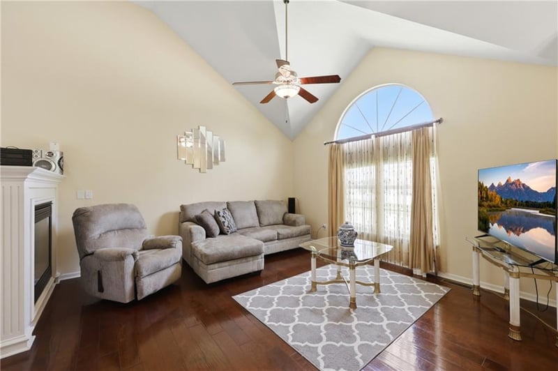7902 Spring Valley Rd, Raytown, MO 64138