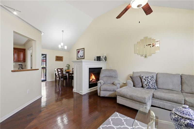 7902 Spring Valley Rd, Raytown, MO 64138