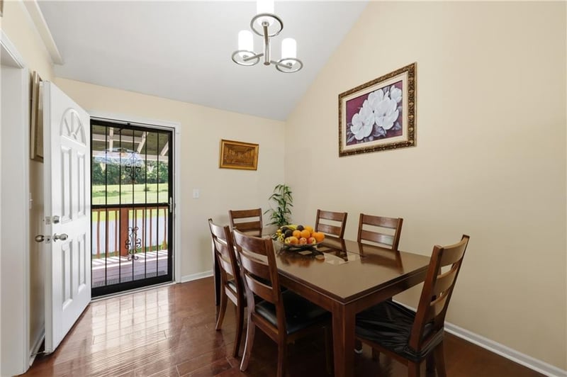 7902 Spring Valley Rd, Raytown, MO 64138