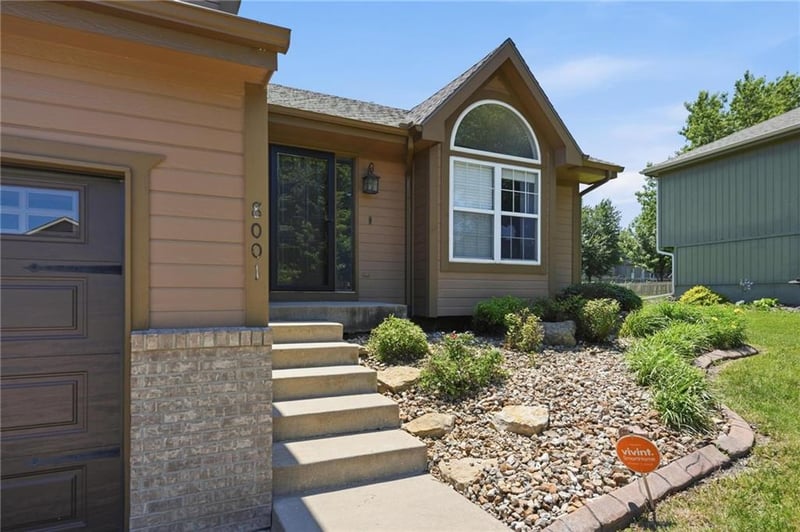 8001 107th St, Kansas City, MO 64157