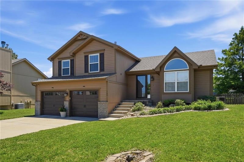 8001 107th St, Kansas City, MO 64157