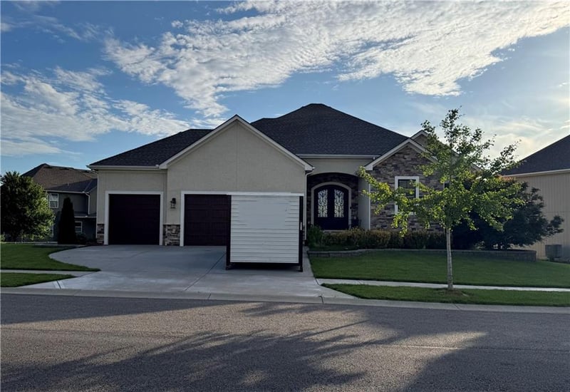 24735 91st Pl, Lenexa, KS 66227