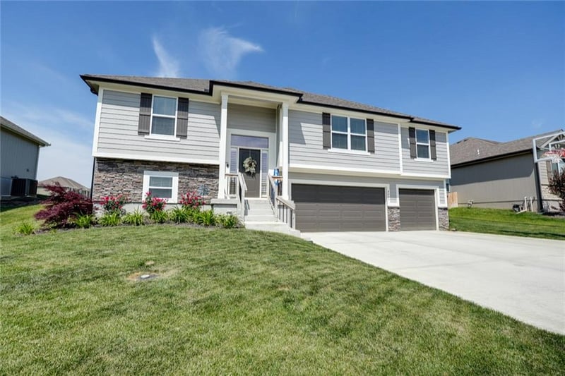 4609 2nd Dr, Blue Springs, MO 64014