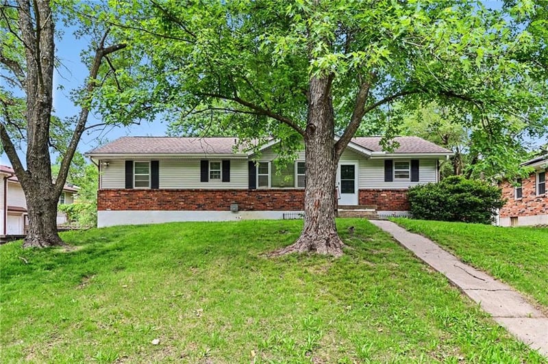 7420 Main St, Kansas City, MO 64118