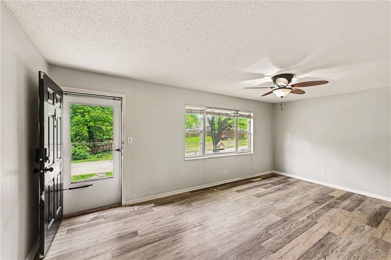 7420 Main St, Kansas City, MO 64118