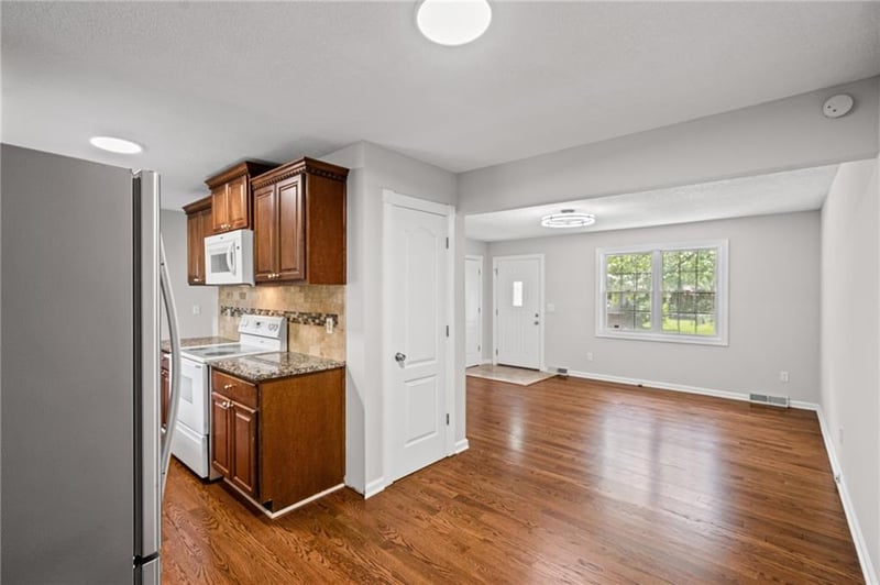 1210 5th St, Lee's Summit, MO 64063