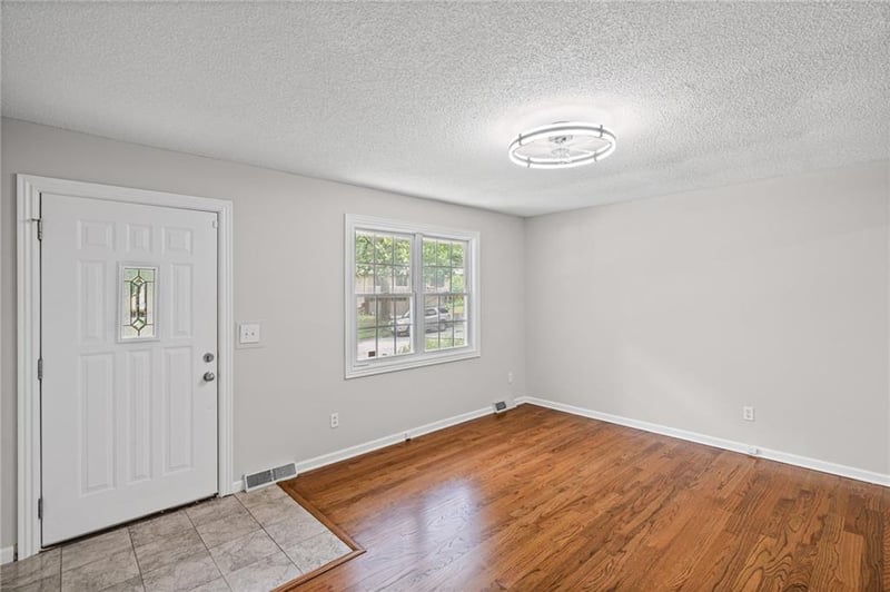 1210 5th St, Lee's Summit, MO 64063